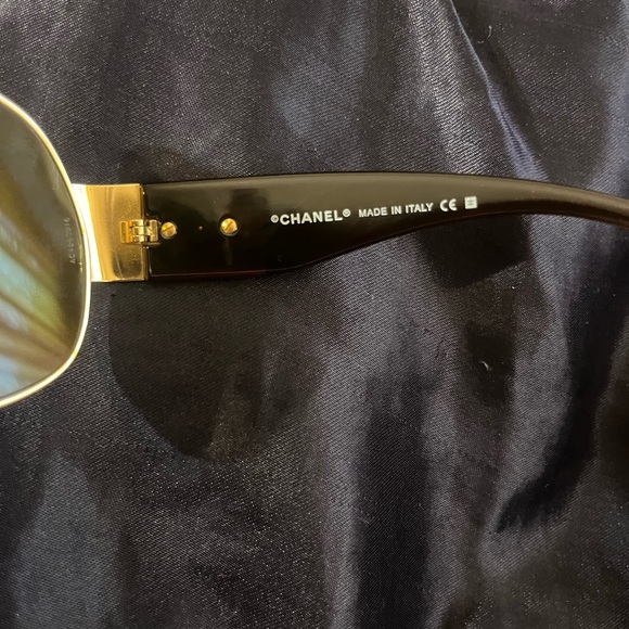 Chanel - Picture 8 of 8